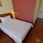 Hanting Hotel Shanghai Zhenping Road Railway Station