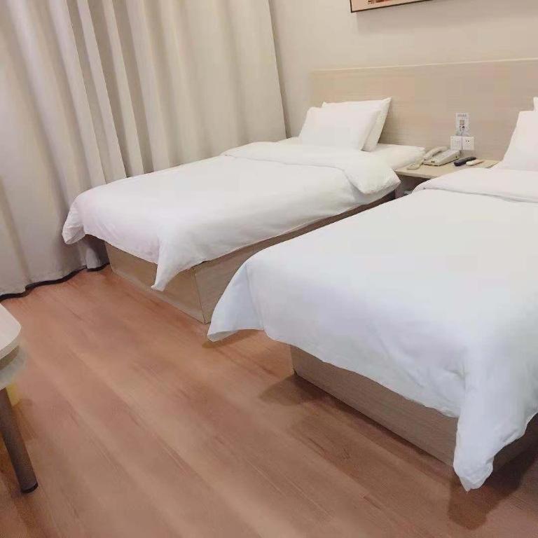 Hotel Hanting Zhenping Road Railway Station