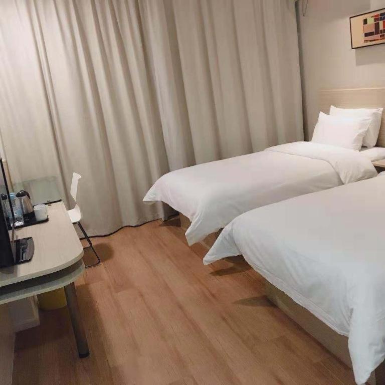 Hanting Zhenping Road Railway Station Hotel