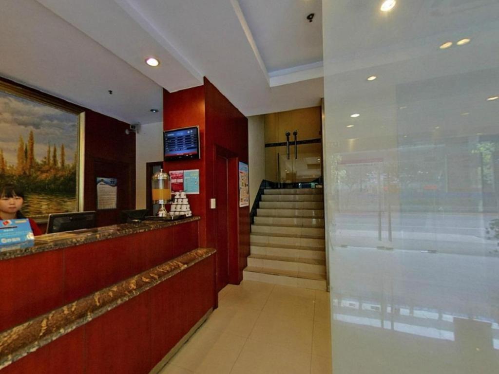 Hotel Hanting Zhenping Road Railway Station