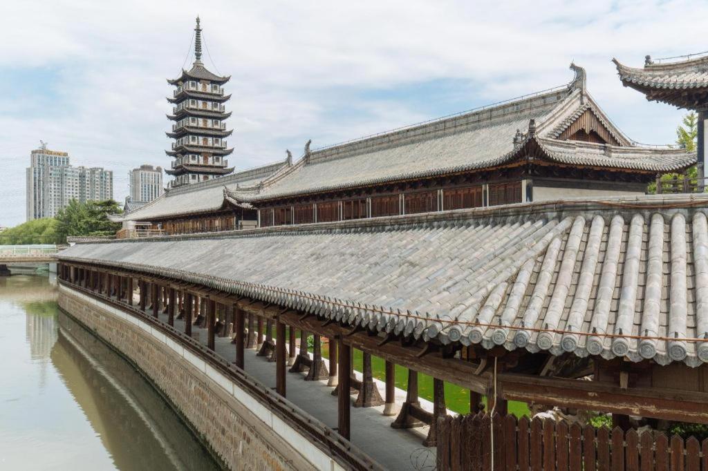 Hotel Hanting Zhenping Road Railway Station